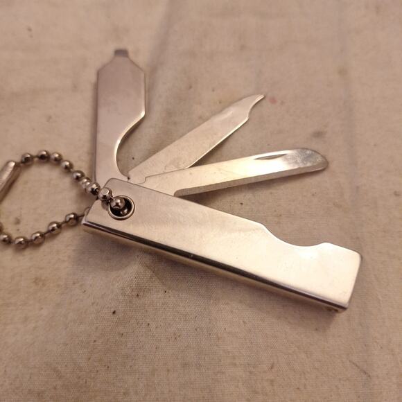 Beechcraft Vintage Nail File, Knife, Bottle Opener, Screwdriver Keychain - Picture 4 of 4
